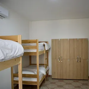 Hostel Me &, Tiran