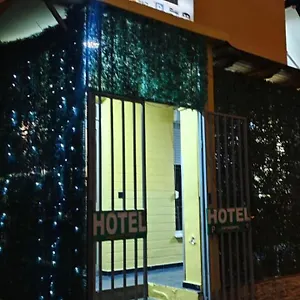 Otel Orange, Tiran
